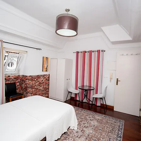 Spacious 3-bedroom With Open Terrace In Lisboa