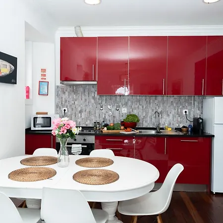 Spacious 3-bedroom With Open Terrace In *