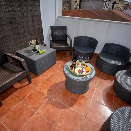 Spacious 3-bedroom With Open Terrace In Lägenhet