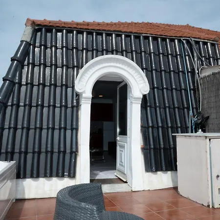 Lägenhet Spacious 3-bedroom With Open Terrace In Lisboa