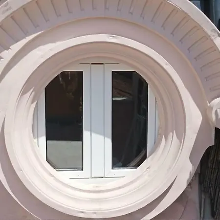 Open Trace Unique 3 Bedroom Located Centeral *