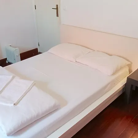 Open Trace Unique 3 Bedroom Located Centeral