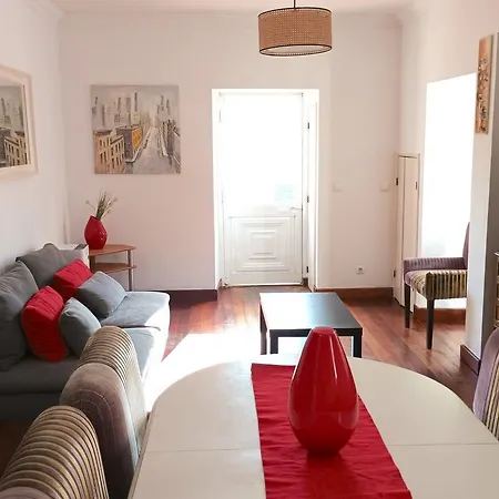 Open Trace Unique 3 Bedroom Located Centeral Apartment *