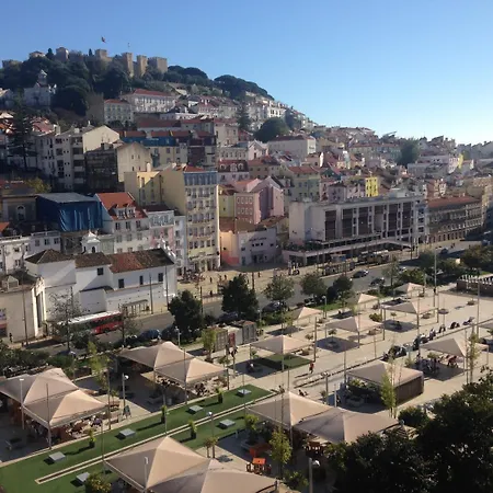 Spacious 3-bedroom With Open Terrace In * Lissabon