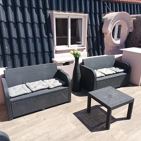 Open Trace Unique 3 Bedroom Located Centeral شقة *