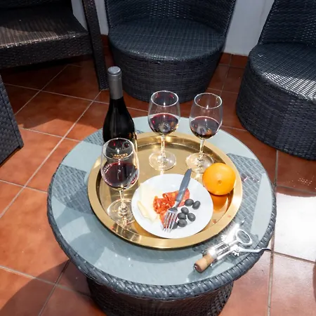 Spacious 3-bedroom With Open Terrace In Apartament *