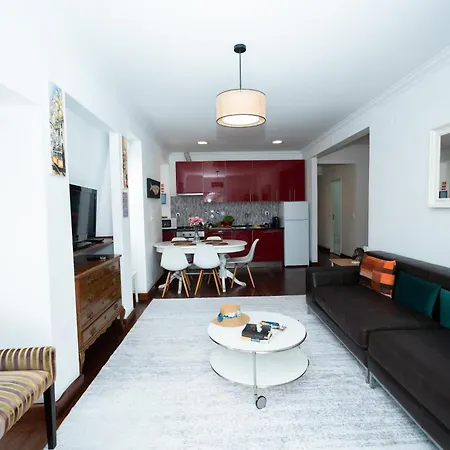 Spacious 3-bedroom With Open Terrace In Apartament Lizbona