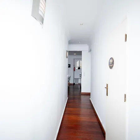 Spacious 3-bedroom With Open Terrace In Lizbona