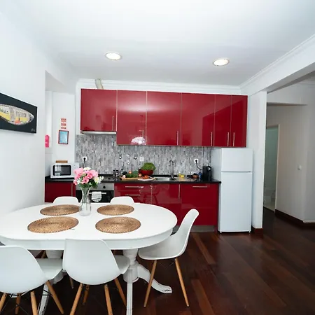 Apartment Spacious 3-bedroom With Open Terrace In *
