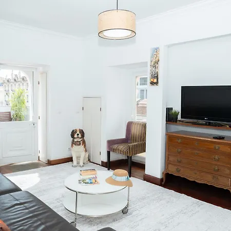 Spacious 3-bedroom With Open Terrace In * Lissabon