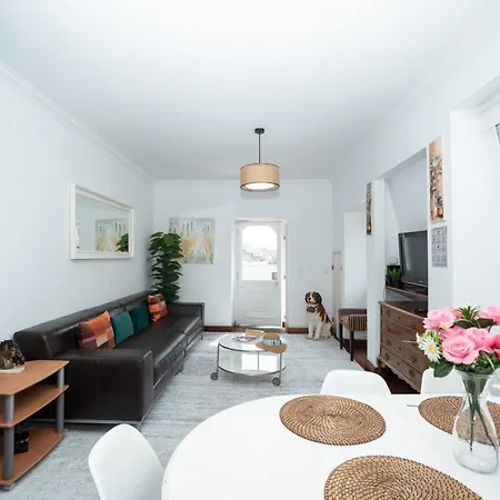 Apartment Spacious 3-bedroom With Open Terrace In Lissabon