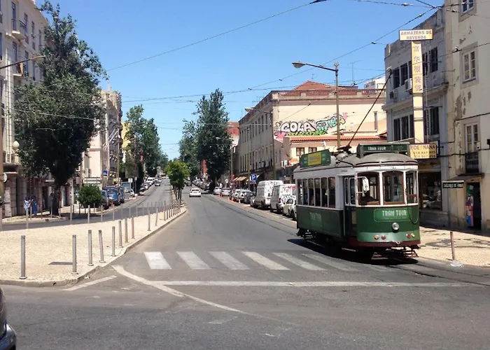 Open Trace Unique 3 Bedroom Located Centeral *