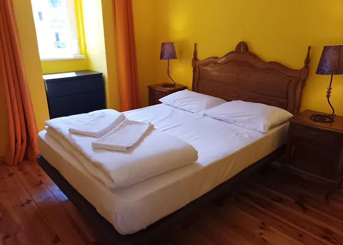 Open Trace Unique 3 Bedroom Located Centeral شقة *