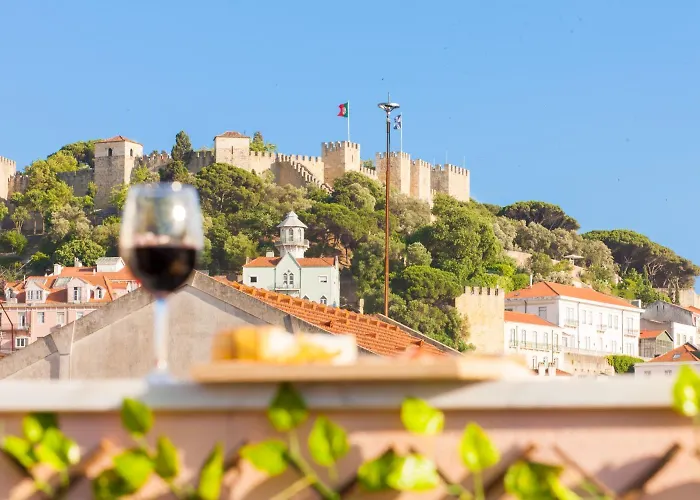 Open Trace Unique 3 Bedroom Located Centeral *