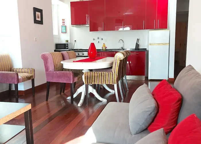 Open Trace Unique 3 Bedroom Located Centeral شقة *