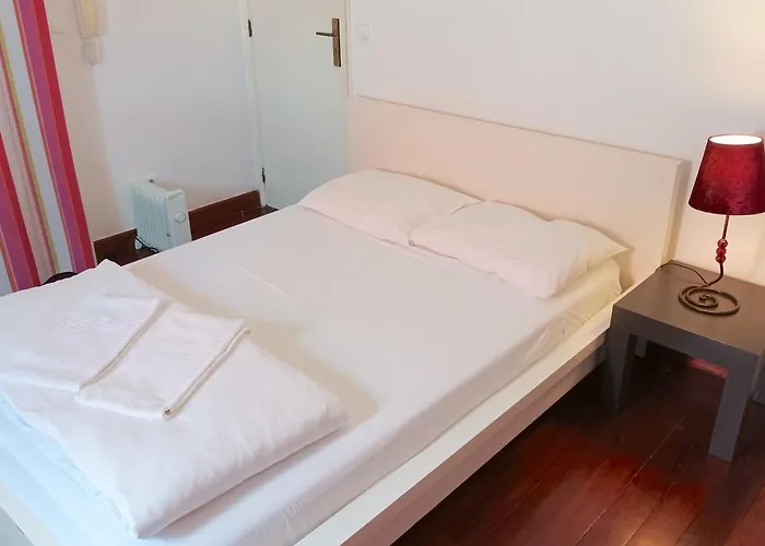 Open Trace Unique 3 Bedroom Located Centeral