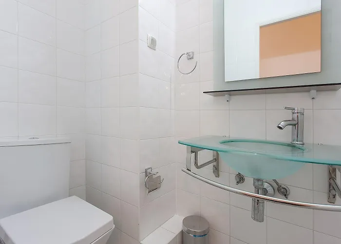 Open Trace Unique 3 Bedroom Located Centeral