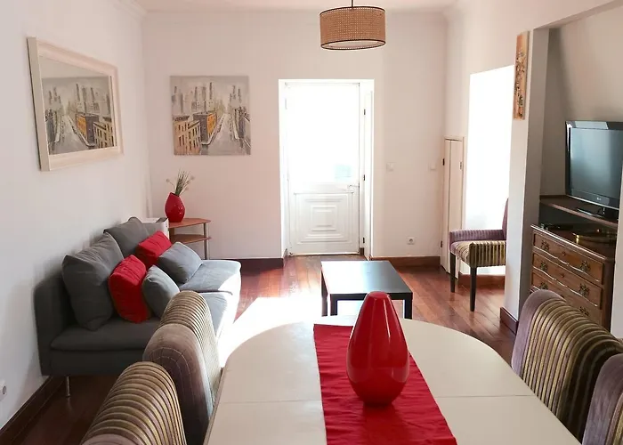 Open Trace Unique 3 Bedroom Located Centeral شقة *